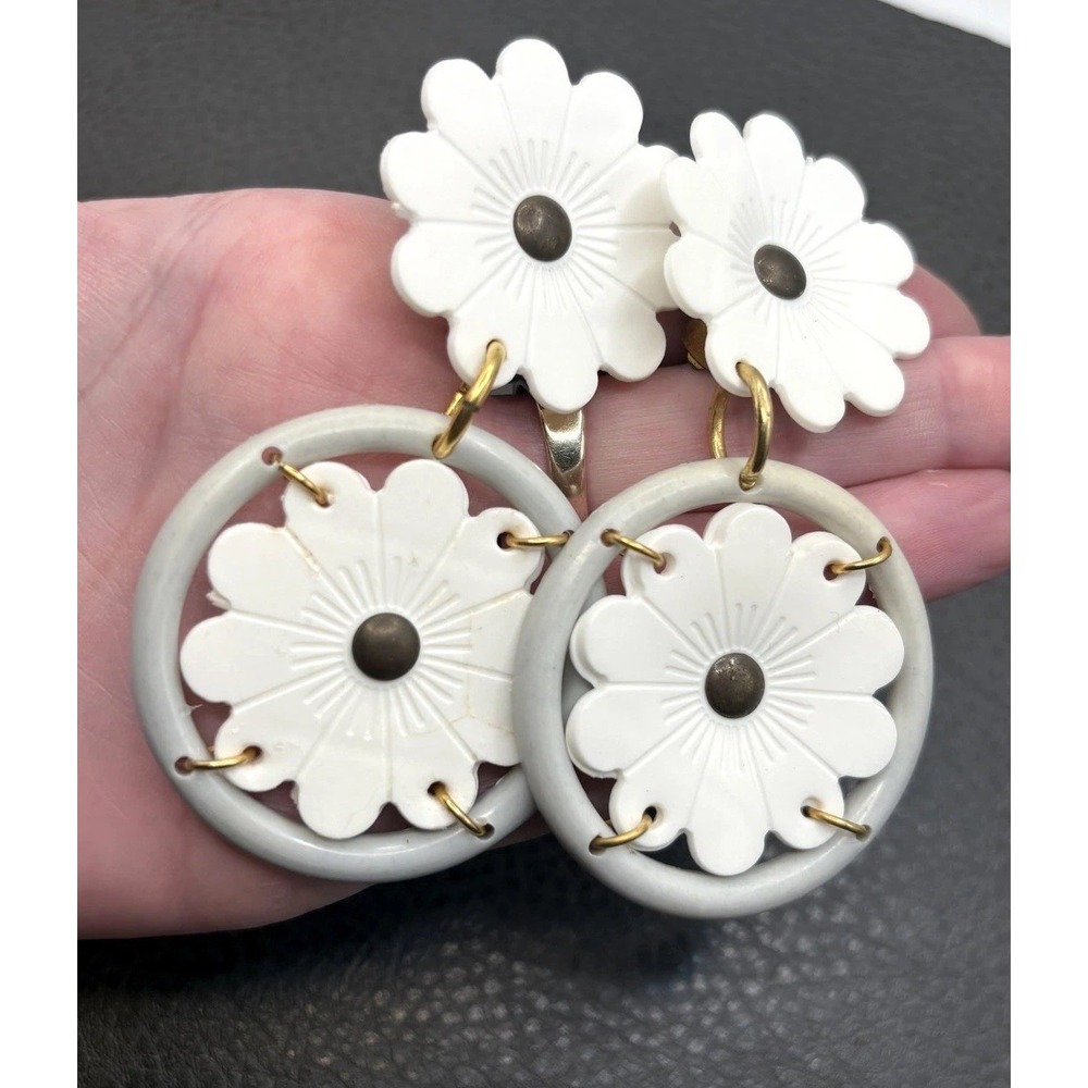 VTG Made In Italy 80s Daisy Flower Dangle Earrings Statement Clip Mod Pop Art